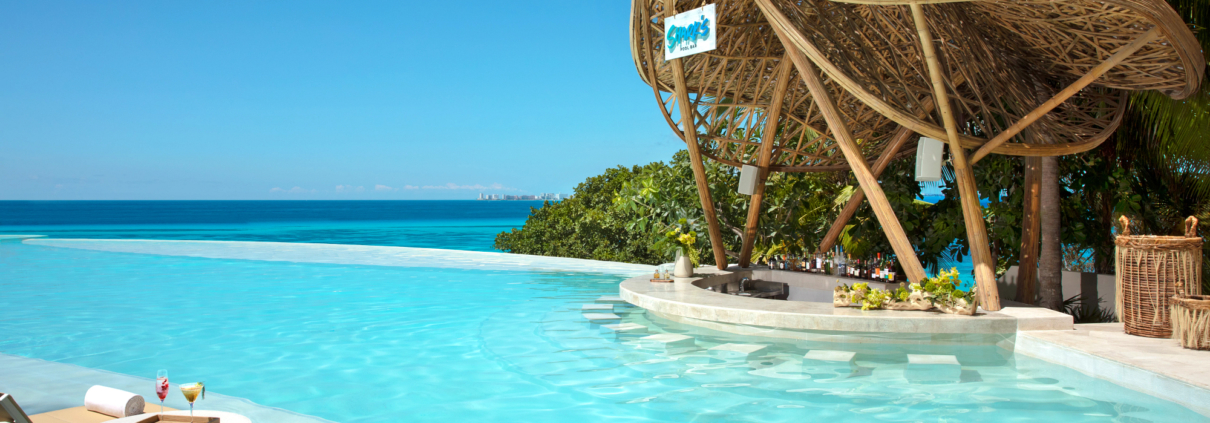 Secrets Impressions Isla Mujeras Swim up bar
